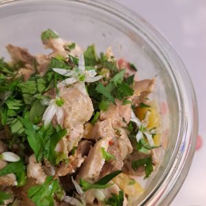 Poulet au bouillon, asperges vertes et pommes de terre nouvelles