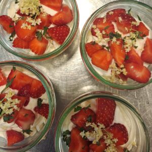 Pavlova aux fraises du Jardin Edulis